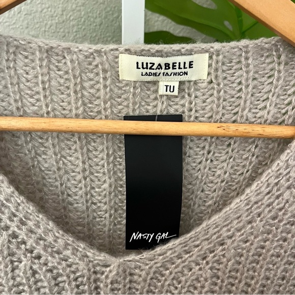 ✨ Nasty Gal Mocha Knit V-Neck Sweater | Slouchy Chunky Ribbed Pullover - Picture 3 of 6